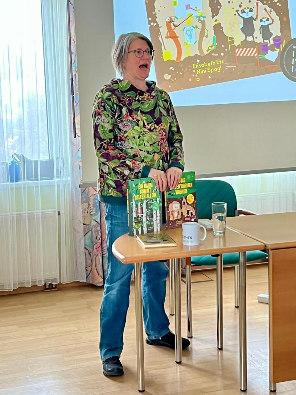 Elisabeth Etz beim Vortrag